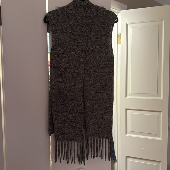 BCBGeneration Charcoal Knit Sweater Vest Top XS/S - Picture 3 of 5